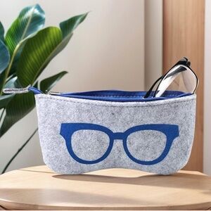 NWT No Label Blue Felt Glasses Case